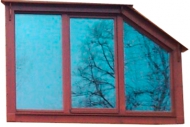 Деревянное окно ломаной геометрии 